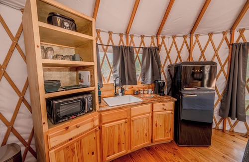 Bandera Cabin | Cockatoo Yurt/Cold A/C! Hot Tub/Grill/Close to Town/River Yurt Village