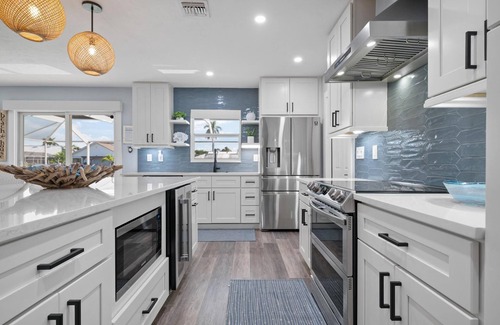 Whitney Beach House | ⚓ Coco Loco! Canal Front, Pool, Dock & More!⚓
