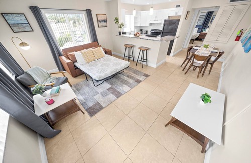 Lighthouse Point Apartment | Coco Palms Apartments By Lowkl