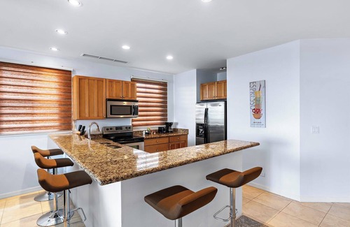 Coco Apartment | Coco Top-Floor 3-BD Ocean-View Unit at Pacifico By SPCR