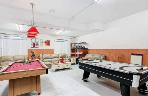 Four Corners House | Coco Villa - Stay for 10 with Resort-style Amenities