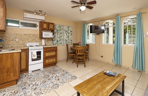 Coco Apartment | Cococabana7 newly renovated 1BR/1BA apar in downtown Coco, 5 min walk to beach.