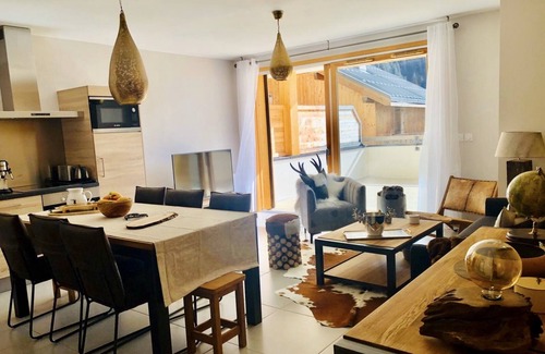 Vaujany Apartment | Cocooning apartment, large terrace, Nordic bath. Sauna