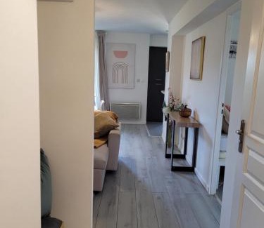 Survilliers Apartment | COCOONING HOUSE Suite 216 SWEET AND HARMONY- AEROPORT PARIS ROISSY CDG, PARC ASTERIX, CHATEAU DE CHANTILLY, STADE DE FRANCE