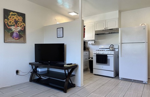 East Beach Apartment | CocoVillaSB Apartment #4