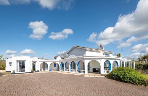 Llanfaelog House | Coed y Llan: Countryside Retreat in Llanfaelog | Managed by Anglesey Holiday Lettings