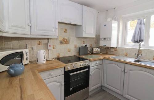 Newport Cottage | COEDMOR, pet friendly, with a garden in Newport, Pembrokeshire