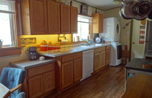 Harrison Cabin | Coeur d'Alene Lake cabin! Hot tub, fire place. Ski, hunt, fish & family fun!