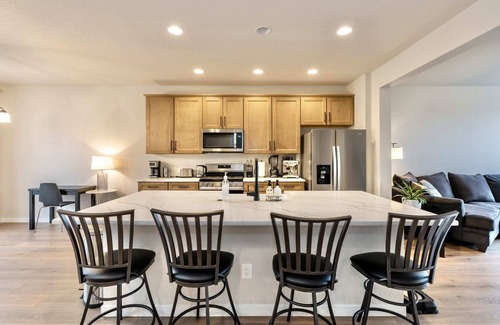 Colorado Springs House | CoffeeBar/Garage/TempurpedicBeds/ModernHome/CloseToAirport/NearBase