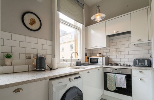 Bath City Centre Apartment | Cohost Partners Classy 1BR in the Heart of Bath