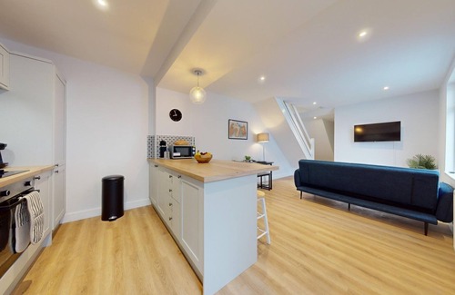 Roath Apartment | Cohost Partners Modern 2BR Duplex Fast WiFi