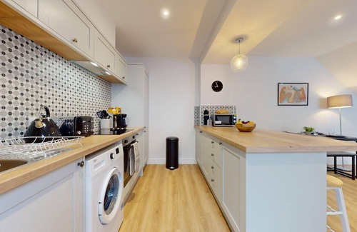 Roath Apartment | Cohost Partners Modern 2BR Duplex Fast WiFi