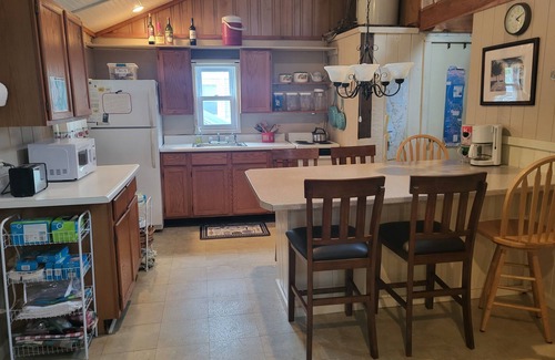 Malletts Bay House | Colchester Vermont 3 BR Lake Champlain cottage, shallow sandy beach. Sleeps 6