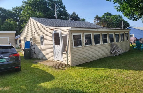 Malletts Bay House | Colchester Vermont 3 BR Lake Champlain cottage, shallow sandy beach. Sleeps 6