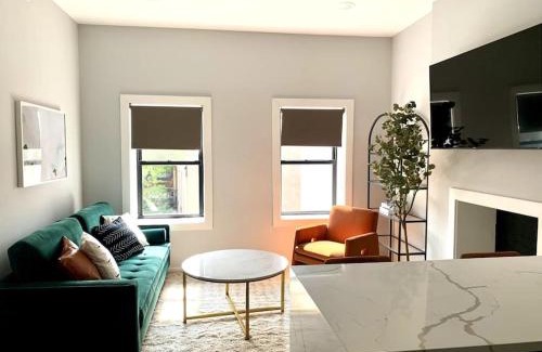 Newark Apartment | Collect3 2BR 1BA Close to Train and NYC