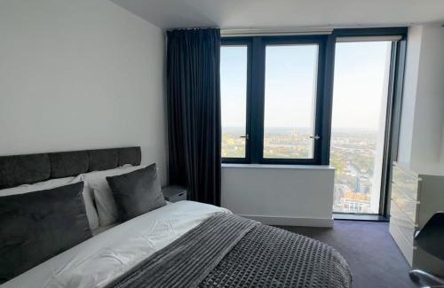 Canary Wharf Apartment | Collection at The Maddison