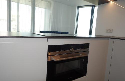 Canary Wharf Apartment | Collection at The Maddison