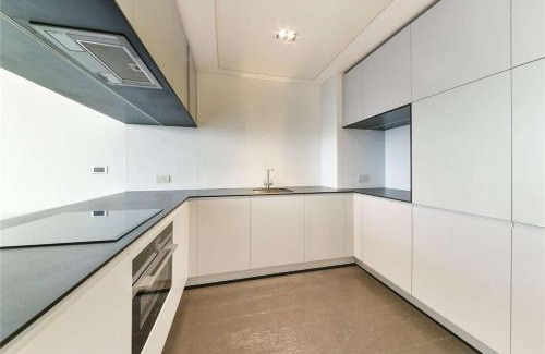 Canary Wharf Apartment | Collection at The Maddison