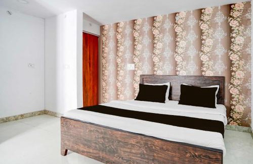 Lucknow Hotel | Collection O Bhudheshwar Near Hamilton Academy