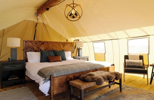 Manhattan Hotel | Collective Governors | Voyager Waterfront Tent | Waterfront & Firepit Fun