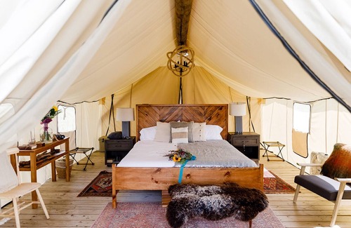 Manhattan Hotel | Collective Governors | Voyager Waterfront Tent | Waterfront & Firepit Fun