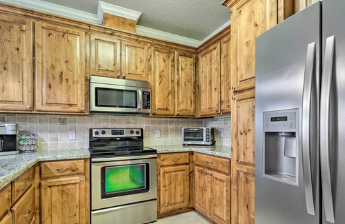 College Station House | College Station Townhome: 5 Mi to Campus!