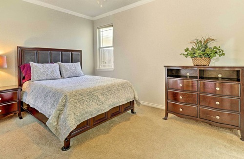 College Station House | College Station Townhome: 5 Mi to Campus!