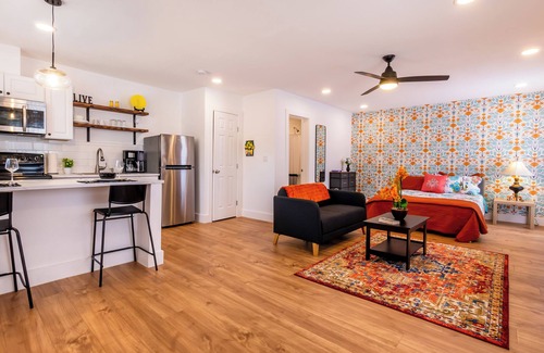 West San Antonio Apartment | Collins Garden First Floor Studio, Pet Friendly