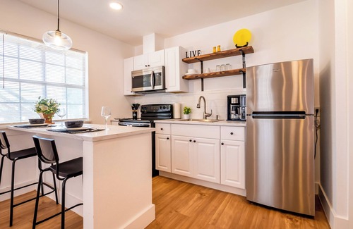 West San Antonio Apartment | Collins Garden First Floor Studio, Pet Friendly
