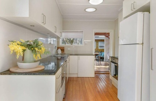 Calare House | Collwood Cottage - 2 Storey Family Home