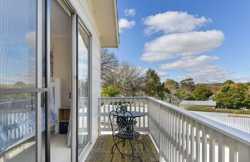 Calare House | Collwood Cottage - 2 Storey Family Home