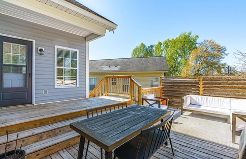 Earlewood House | Colonial Life, Downtown, Dogs, 1G Wi-fi, Health Professionals