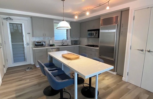 Diamond Head - Kapahulu - St. Louis Condo | Colony Surf. Peaceful 1BD Oceanfront Ocean and Diamond Head View! (CS5)