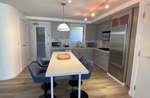 Diamond Head - Kapahulu - St. Louis Condo | Colony Surf. Peaceful 1BD Oceanfront Ocean and Diamond Head View! (CS5)