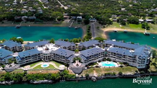 Highland Lake Estates House | Color Pop by the Pool!