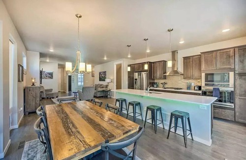 Colorado Springs House | Colorado Avenue Complete Escape