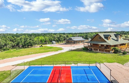 Wimberley Cabin | Colorado Cabin Vibes + Firepit & Pickleball Fun