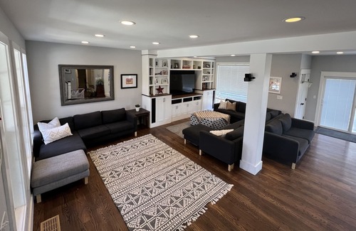 Erie House | Colorado Family FUN!! *POOL*HOT TUB*PARK