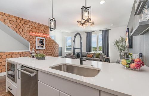Katie Hill Neighborhood House | Coloratura - 2 Units w/Hot Tubs - Near Broadway