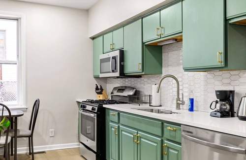 Pittsburgh House | Colorful 5BR 3BA in Oakland, near Pitt & CMU