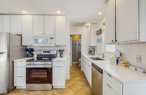Anna Maria Cabin | Colorful beach cottage w/heated private pool & grill area - dog-friendly