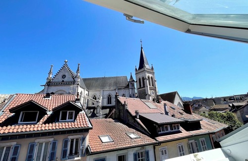 Thonon-les-Bains Condo | Colorful cocoon in the center of town