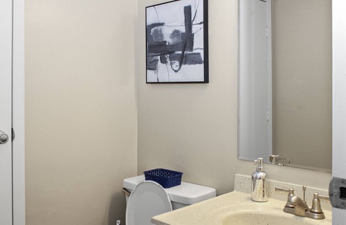 Skyland House | Colorful & Cozy near Biltmore & Downtown ~ Parking