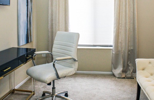 Skyland House | Colorful & Cozy near Biltmore & Downtown ~ Parking