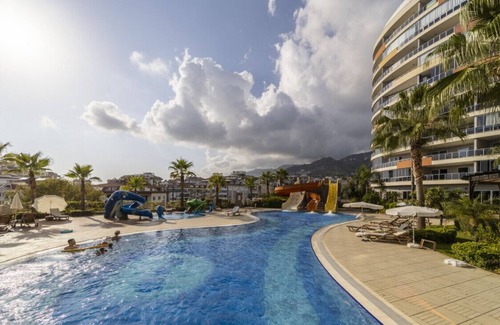Alanya Apartment | Colorful Flat with Shared Pool and Spa in Alanya
