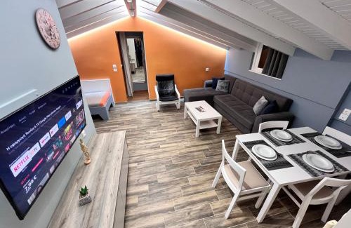 Petaloudes Apartment | Colorful House (Attic)