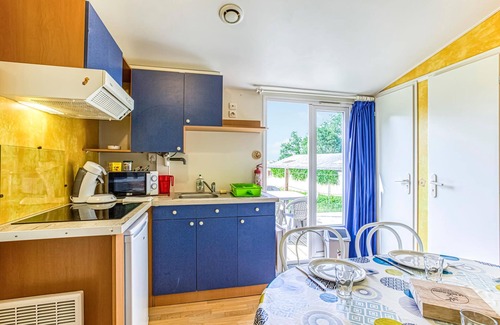 Gages Apartment | Colorful mobile home with panoramic view of the surrounding landscape