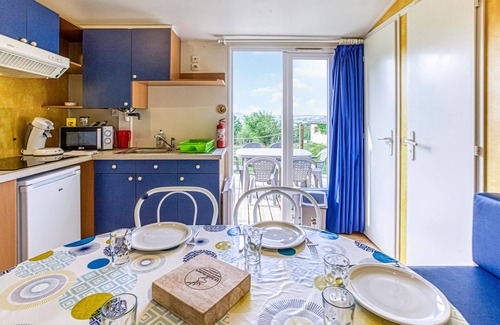 Gages Apartment | Colorful mobile home with panoramic view of the surrounding landscape