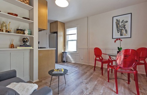 Woodstock Apartment | Colorful Modern Hideaway In Downtown Woodstock - AC & WiFi