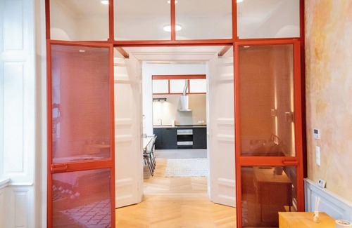 Erzsebetvaros Apartment | Colorful Modern Luxury Apartment